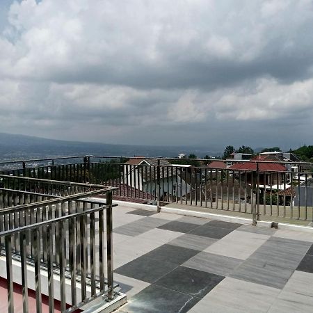Villa Valencia Batu  Ngoại thất bức ảnh