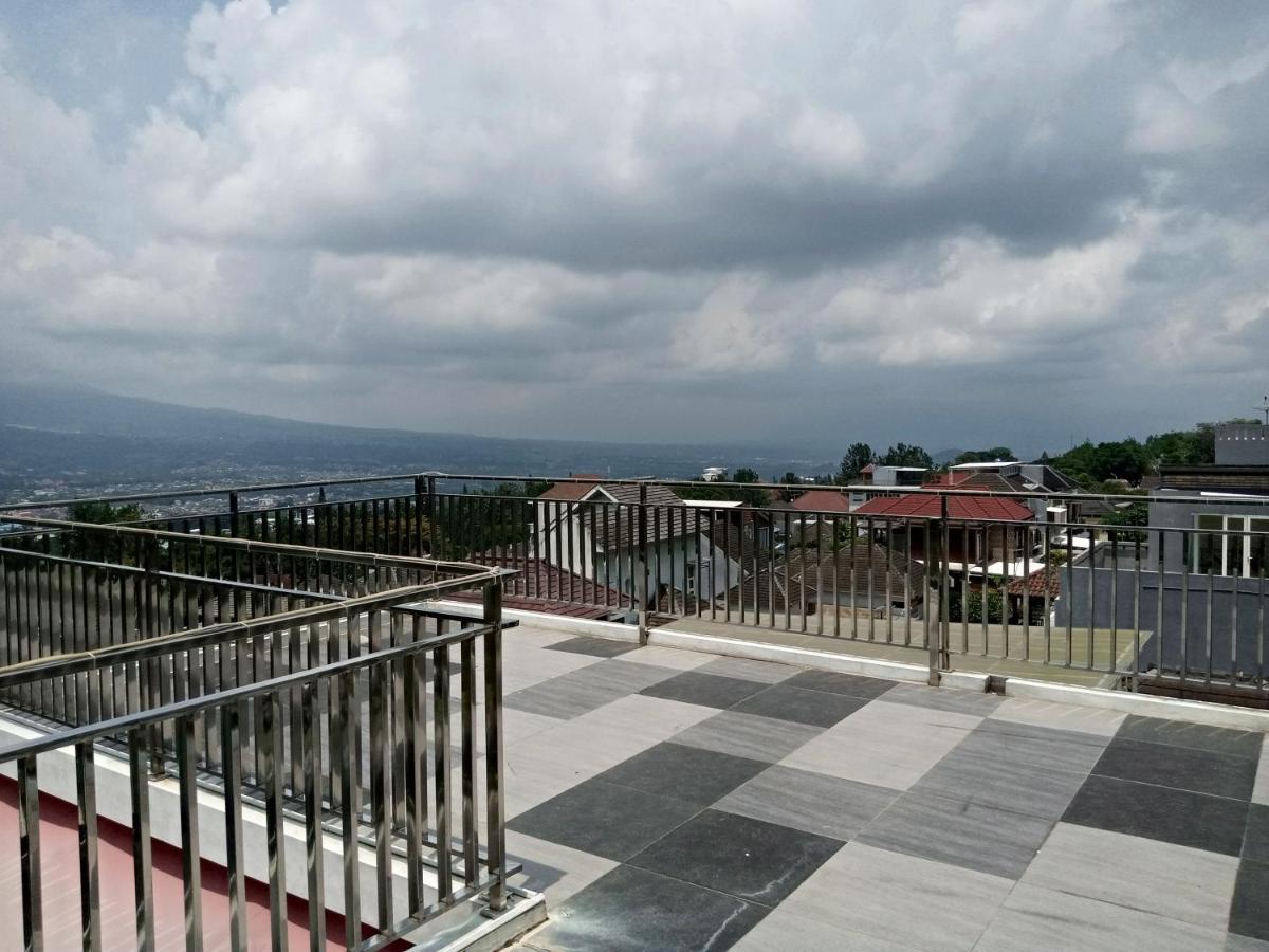 Villa Valencia Batu  Ngoại thất bức ảnh